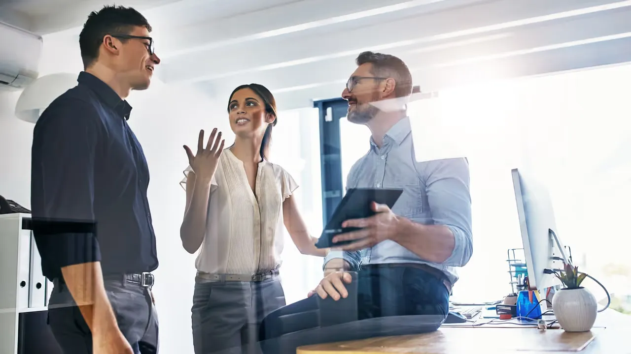 Så påverkas samhället bakom kulisserna